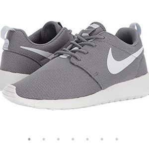 Nike Grey Roshe one sneakers